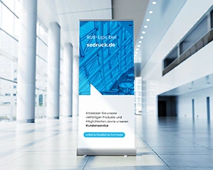 Roll-Up in Aula stehend